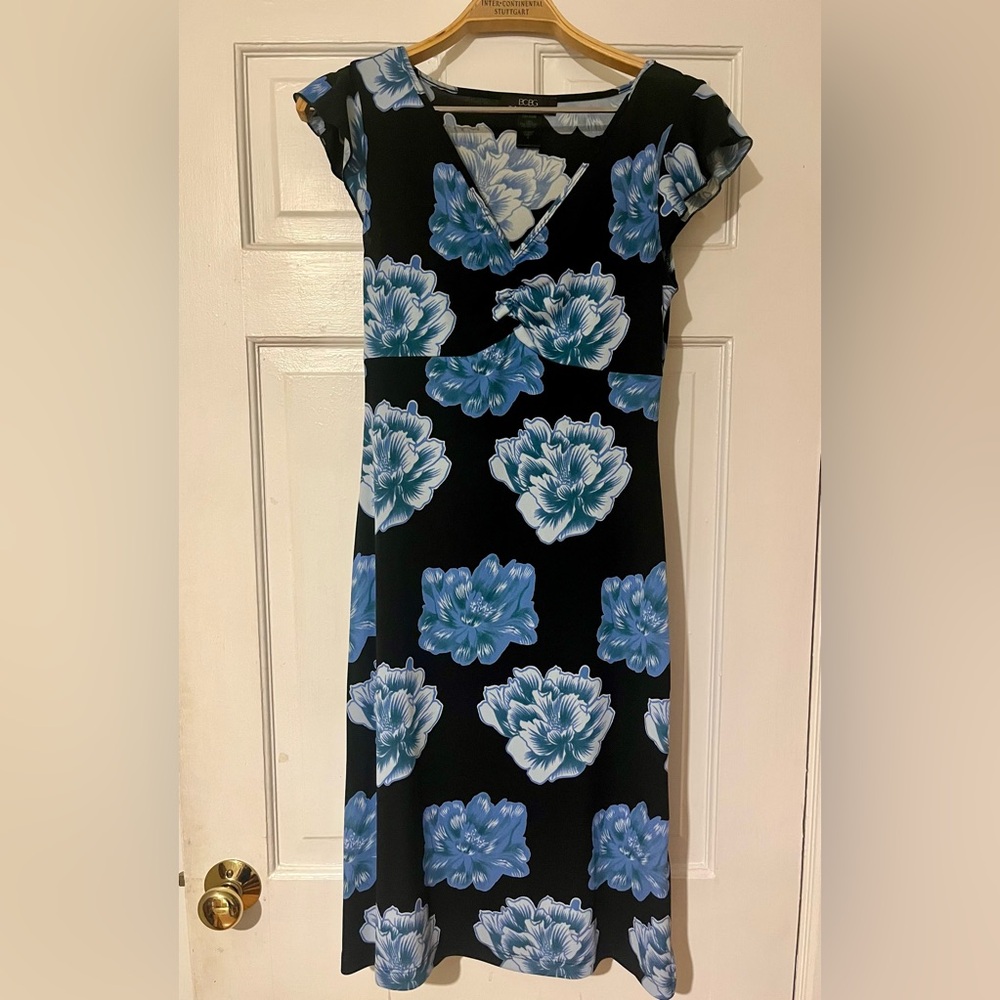 BCBGMaxAzria Black and Blue Sheath Dress Sleeveless V-Neck